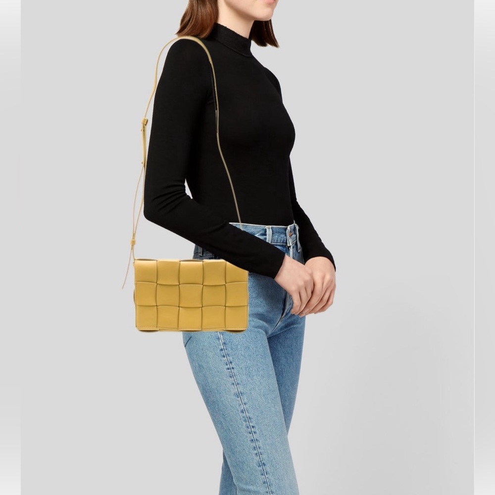 Bottega Veneta cassette bag $2900 pre-loved - Picture 3 of 8